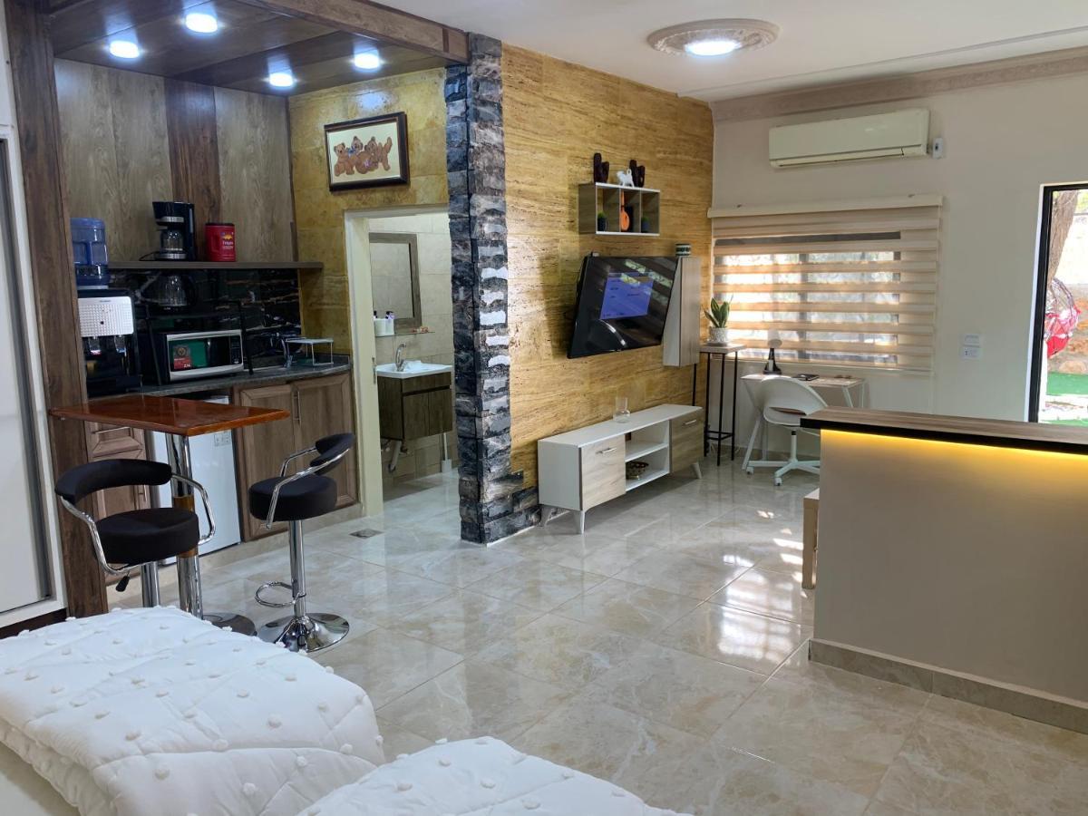 Tayoon Host Apartment Джераш Екстериор снимка