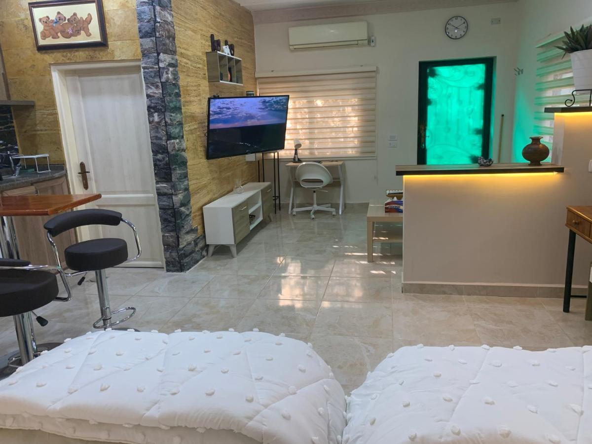 Tayoon Host Apartment Джераш Екстериор снимка