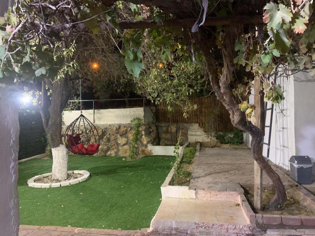 Tayoon Host Apartment Джераш Екстериор снимка